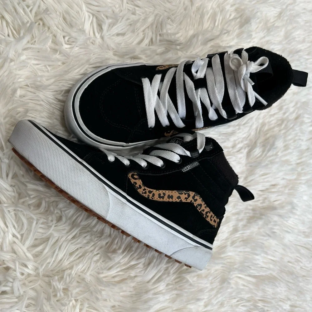 Converse kids‎ hi top sneakers size 2.5